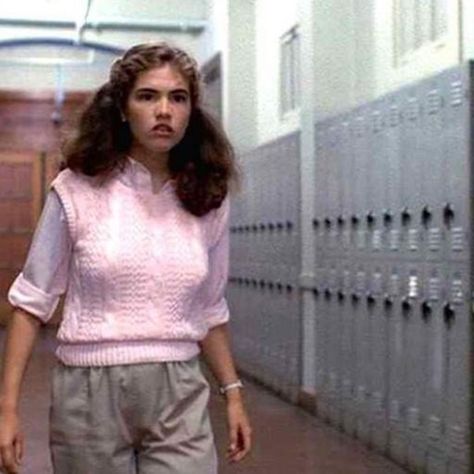 Nancy Thompson Costume Nancy Thompson Outfits, 80s Horror Halloween Costumes, Female Horror Characters Costumes, 90s Horror Movies Costumes, 80s Horror Costumes, 80s Horror Movie Outfits, 80s Movies Costumes, Horror Movie Fashion, Female Horror Movie Characters