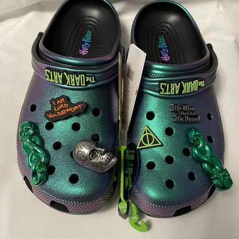 Style: Crocs X Harry Potter Style Code: 209249 001 Men's Size: Us 12 Color: Black/Multicolor Fully-Molded Upper Super-Lightweight Ventilation Ports Add Breathability Foam Cushioning Classic Clog Design Includes Harry Potter Themed Charms And Print 100% Authentic. Brand New With Tags. Harry Potter Voldemort, New Crocs, Harry Potter Style, Mens Clogs, Black Clogs, Crocs Men, Dark Arts, Crocs Classic Clogs, Women's Crocs