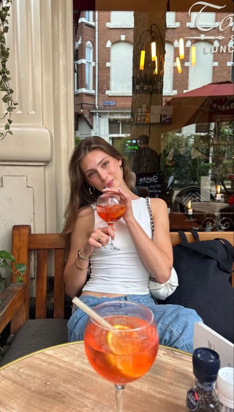 Photo With Drink Instagram, How To Pose With A Drink, Insta Photo Ideas Balcony, Summer Story Aesthetic, Social Media Picture Ideas, Drink Poses Instagram, Italy Inspo Outfits, Summer Vibes Aesthetic Outfit, Poses For Dating Profile