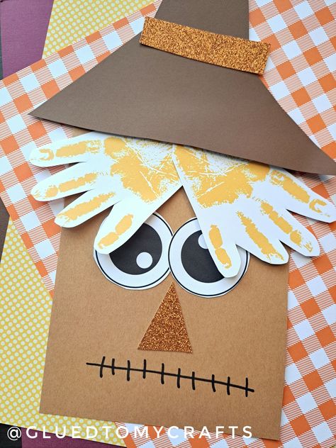 Easy Fall Handprint Crafts, Fall Themed Crafts For Kindergarten, Diy Fall Crafts For Preschoolers, Arts And Crafts For September, Scarecrow Preschool Crafts Easy, Scarecrows For Preschool, Fall Class Projects, Daycare Crafts Fall, September Crafts Preschool Activities For Preschoolers