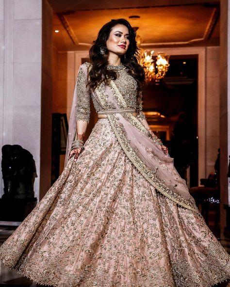 डिजाइनर कपड़े, Gold Lehenga, Indian Wedding Gowns, Wedding Lehenga Designs, Indian Bride Outfits, Lehnga Dress, Bridal Lehenga Collection, Ritu Kumar, Anita Dongre