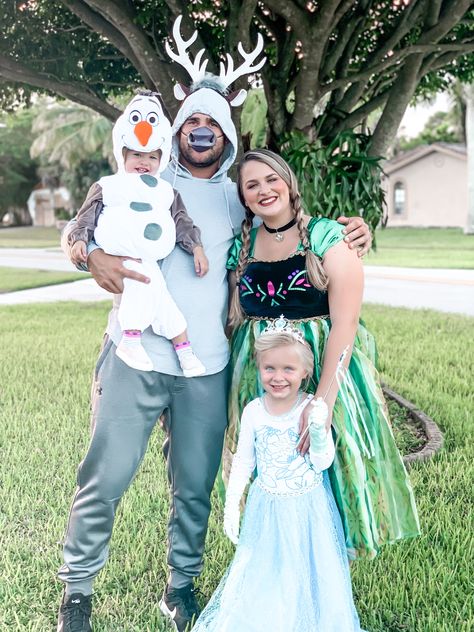 Elsa Family Halloween Costume, Elsa Anna Costume, Frozen Family Halloween Costumes, Mom And Me Halloween Costumes, Frozen Family Costumes, Sven Costume, Adult Anna Costume, Frozen Halloween Costumes, Matching Family Halloween Costumes