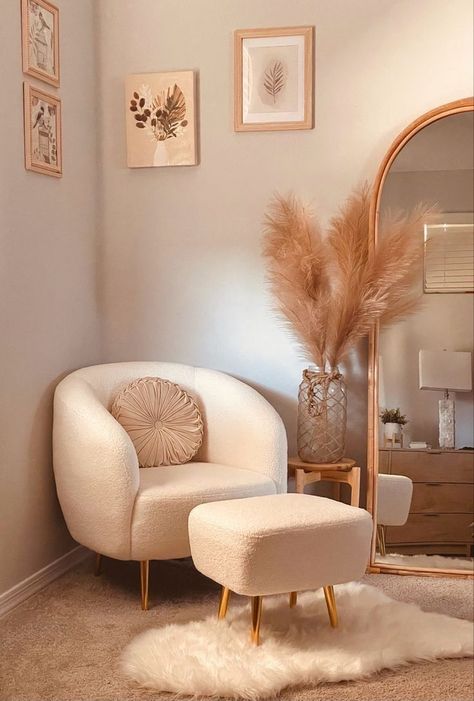 Aesthetic Room Corner Decor Ideas, Aesthetic Chairs Bedroom, Dinning Room Decor Ideas Modern Luxury, Corner Decor, House Furniture Design, Cozy Room Decor, Home Design Living Room, Apartment Decor Inspiration, Room Makeover Bedroom