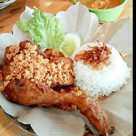 Ayam goreng kremes Ayam Kremes, Indonesian Food, Healthy Foods To Eat, Healthy Eating, Healthy Recipes, Meat, Chicken