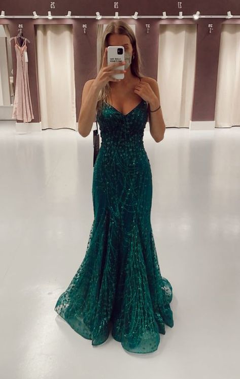 Emereld Prom Dress, Dark Green Prom Dress, Green Prom Dress Long, Senior Things, Emerald Green Prom Dress, Prom Dress Inspo, Matric Dance, Green Prom, Prom Dress Long