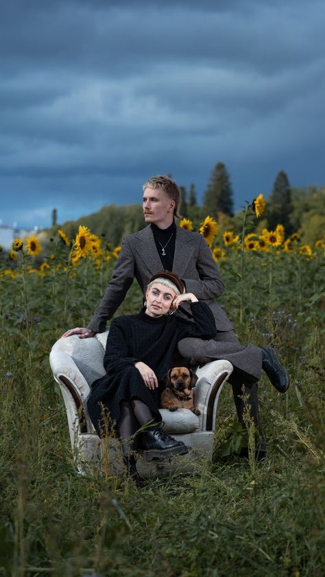 Sitting In Chair Photoshoot, Couple Poses With Chair, Armchair Photoshoot, Couple Chair Poses, Men And Women Photoshoot Ideas, Dj Photoshoot, Old Armchair, Couples Chair, Inspo Art