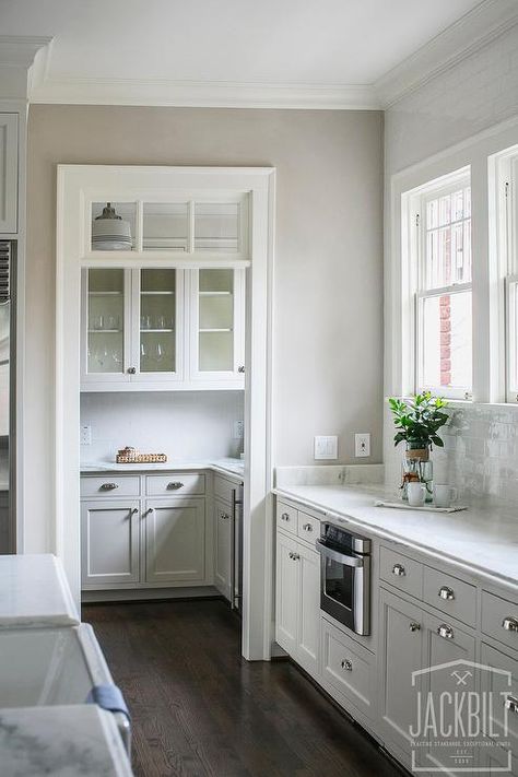 Kitchen Pantry Doorway with Transom Window and at the end of a window wall with fridge next to it. fridge is not flush with pantry door. not sure if i like that Snug Kitchen, Scullery Ideas, Modern Chateau, Hampton Kitchen, Kitchen Pantry Doors, Kitchen Butlers Pantry, Pantry Layout, Hamptons Kitchen, Styl Hampton