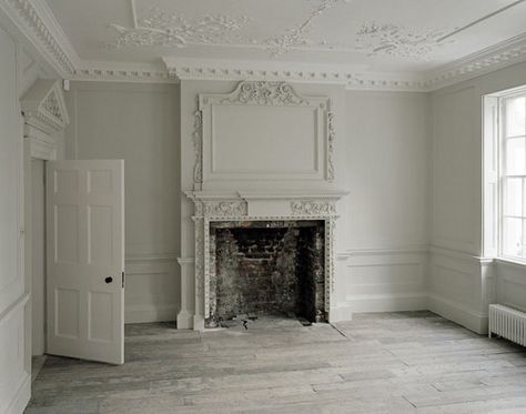 fake fireplace idea :) Period Interiors, Victorian Interior Design, Georgian Interiors, French Apartment, Victorian Interior, Empty Room, Classic Architecture, Empty Spaces, Paris Apartments