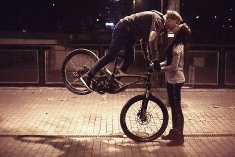 Vaya frenada Freeride Mtb, Lets Get Weird, Cycling Photography, Downhill Mtb, Enduro Mtb, Boyfriend Photos, Cute Couple Poses, Mtb Bike, Wedding Collection