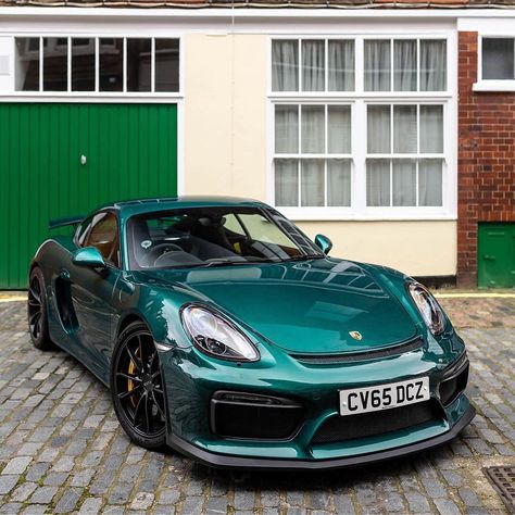 @sidewayssid's Porsche Cayman GT4 liquid wrapped by @liquidwraplife in @ferrari colour "Verde Pino". 🌲🌲 📸: @tfjj Porsche Cayman Gt4, Dream Car Garage, Cayman Gt4, Porsche Cayman, Fancy Cars, Porsche Cars, Car Images, Unique Cars, Amazing Cars