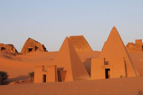 Meroë - The Capital of the Kingdom of Kush - HeritageDaily - Archaeology News Sudan Pyramids, Kingdom Of Kush, Bronze Age Collapse, African Civilization, Ancient Nubia, Egypt Architecture, Pyramid Building, Building References, River Nile