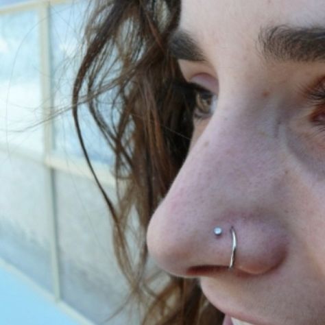 Double Nose Piercing, Nose Piercing Stud, Double Piercing, Face Piercings, Piercing Nose, Cool Piercings, Fake Nose Rings, Nose Piercing Jewelry, Fake Nose