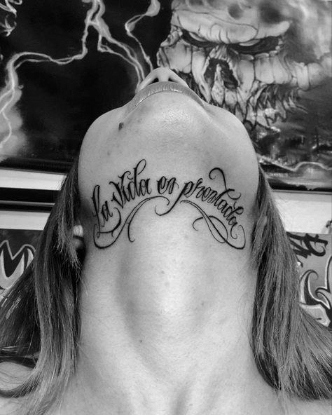 Tatto en el cuello | Gangsta tattoos, Tattoo lettering, Neck tattoos women Tattoo Karma, Cholo Tattoo, Throat Tattoo, Tattoo Lettering Styles, Gangsta Tattoos, Neck Tattoos Women, Back Of Neck Tattoo, Chicano Tattoos, Omerta Tattoo