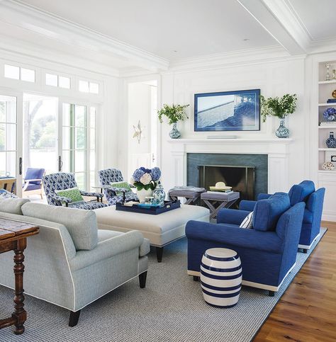 Blue And White Living Room, Home Design Magazines, Beach House Interior, Blue Living Room, Traditional Living Room, Beach House Decor, Decoration Design, Home Living Room, Great Rooms