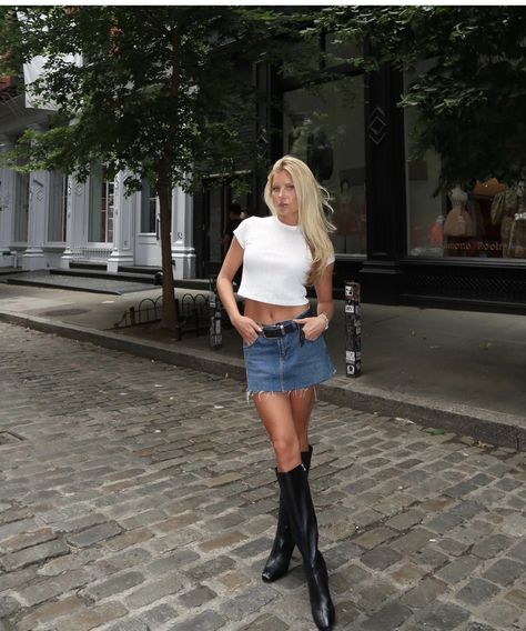 Mini Skirt And Boots Outfit Summer, Denim Mini Skirt Outfit Summer, Jean Skirt Outfits Summer, New York Chic, Denim Mini Skirt Outfit, Knee High Black Boots, High Black Boots, Spring Skirt Outfits, Knee High Boots Black