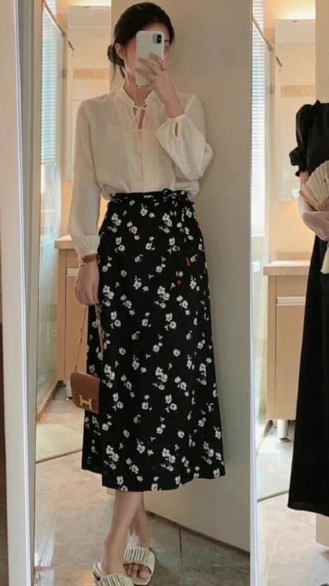 Modest Pants Outfits, Modest Girly Outfits, Cute Modest Outfits, Classic Style Outfits, Diy Vetement, Cute Dress Outfits, Modest Dresses Casual, Stylish Work Attire, Casual Day Outfits