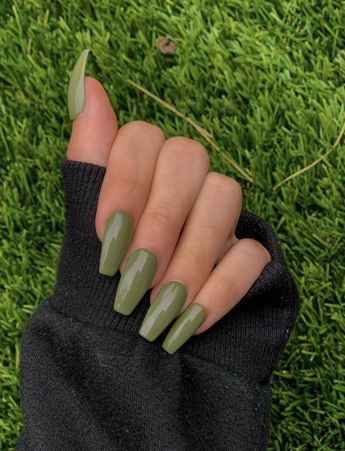 Nail Colors For Spring 2023, Nail Colors For Christmas, Khaki Green Nails, Spring 2023 Nail Colors, Nail Colors Purple, Colors For Spring 2023, Fall Color Nail Designs, Short Fall Acrylic, Fall Themed Nails