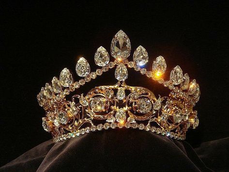 Quotes Aesthetic Pictures, Positive Quotes Aesthetic, Crown Aesthetic, Tiaras Jewellery, Beautiful Tiaras, Headpiece Jewelry, Diamond Tiara, Diamond Crown, Crystal Jewelry Sets