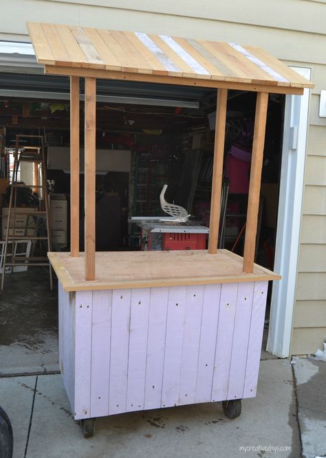 Repurpose An Old Cabinet Into A Lemonade Stand mycreativedays.com Food Stall Design Ideas Simple, Vitamin Bar, Kiosk Ideas, Kids Lemonade Stands, Diy Lemonade Stand, Kids Lemonade, Diy Lemonade, Sweet Carts, Ice Cream Stand