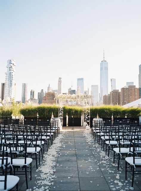 Rooftop Wedding Ceremony, Rooftop Wedding Venue, Jewish Wedding Traditions, City Chic Wedding, Skyline Wedding, New York Wedding Venues, Nyc Rooftop, Rooftop Wedding, Nyc Skyline