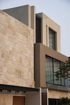 Stone Elevation, Unique Chairs Design, Exterior Wall Cladding, Stone Facade, Modern House Facades, Door Design Modern, Casa Exterior, House Elevation, Facade Design