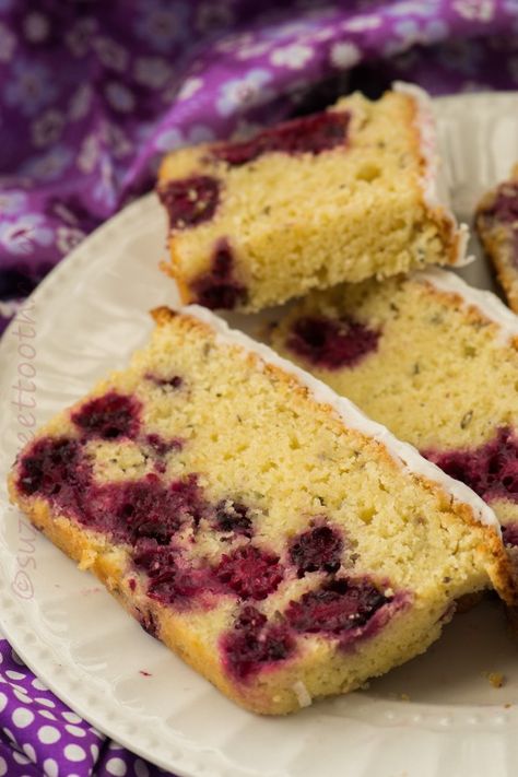 Blackberry Lavender and Lemon Pound Cake - SUZIE SWEET TOOTH Chocolate Bourbon Cake, Blackberry Lavender, Pound Cake Glaze, Blackberry Lemon, Lemon Tea Cake, Tooth Cake, Lemon Pound Cake Recipe, Lavender And Lemon, Custard Desserts