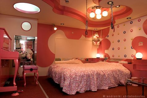 Hello Kitty Love Hotel in Osaka Love Hotel Japan, Love Hotel, Sims Love, Pink Hotel, Architectural Fashion, Japanese Love, Kitty Love, So Weird, Hello Kitty Backgrounds