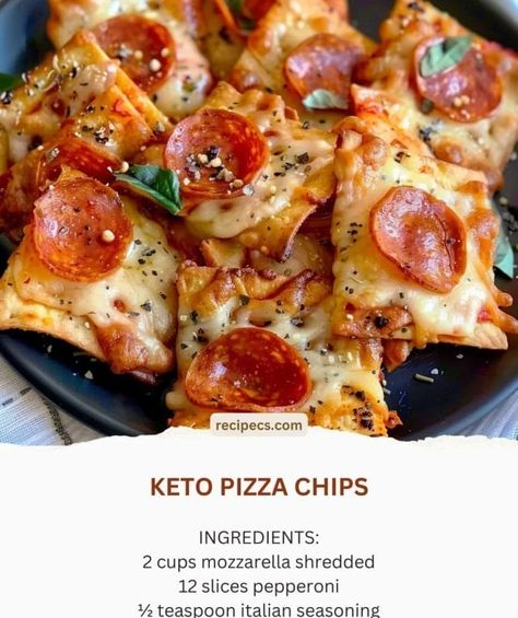 KETO PIZZA CHIPS Cheesy Bites, Pizza Chips, Pepperoni Recipes, Low Carb Chips, Pizza Snacks, Low Carb Easy, Keto Pizza, Craving Pizza, Football Party Food