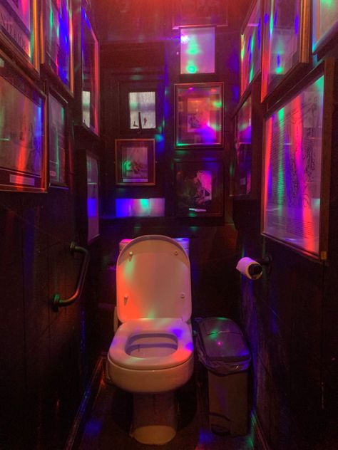 cool bathroom found in hackney!! #bathroom #disco #discobathroom #discoparty #party #coolbathroom #coolstuff #bathroomdecoration #london #livinginlondon #hackney #londonlife Bathroom Club Aesthetic, Disco Bathroom Aesthetic, Punk Rock Bathroom, Dive Bar Bathroom Aesthetic, Vaporwave Bathroom, Disco Toilet, Disco Room Aesthetic, Party Bathroom Aesthetic, Club Bathroom Aesthetic