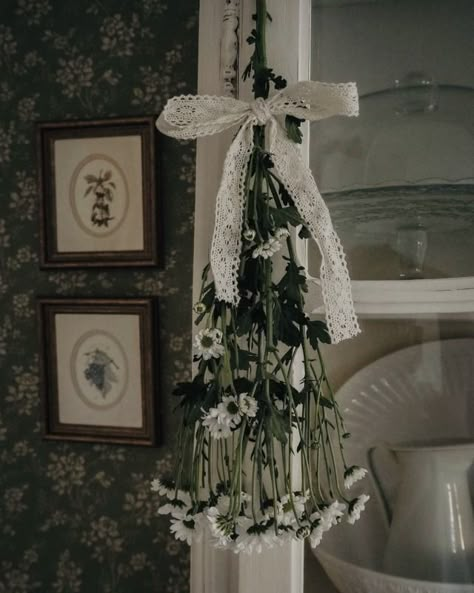 Soft Decay, Southern Gothic Aesthetic, Drying Flowers, Flowers Daisies, Vintage Cottagecore, Southern Gothic, Gothic Aesthetic, Hanging Flowers, White Ribbon