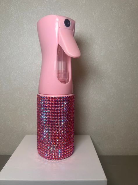 Pink bedazzled spray bottle perfect for hair care! Hair Bedazzle, Stuff To Bedazzle, Nicki Aesthetic, Things To Bedazzle, Bedazzled Things, Bedazzling Ideas, Bedazzled Stuff, Rhinestone Ideas, Bedazzled Bottle