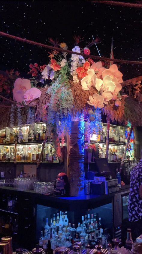 29 Must-Try Hidden Gem Las Vegas Restaurants That Locals Love — Turn It Up World Las Vegas Speakeasies, Vegas Restaurants Bucket Lists, Clubs In Las Vegas, Las Vegas Happy Hour, Las Vegas Deals, Downtown Vegas, Vegas Aesthetic, Vegas Nightlife, Las Vegas Clubs