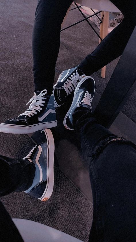 ..... Vans Aesthetic, Vans Old School, Men Aesthetic, Outfit Style, Vans Old Skool Sneaker, Summer Girls, Vans Sneaker, Stranger Things, Me Too Shoes