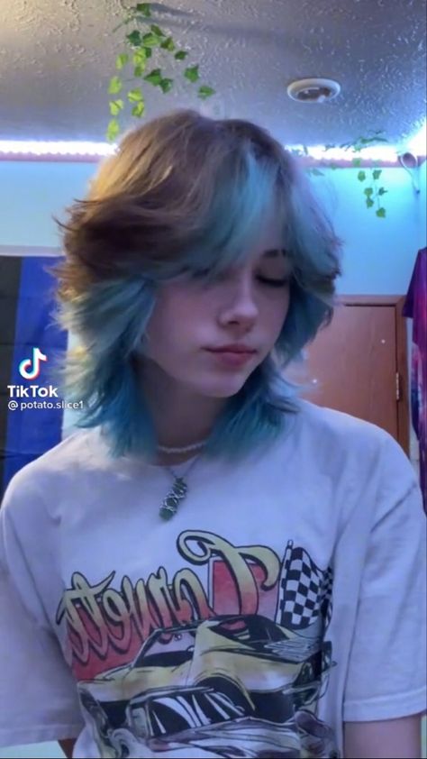 Nonbinary Haircuts, Non Binary Hair, Nonbinary Hair, Non Binary Haircuts, Short Blue Hair, Short Dyed Hair, Short Hair Tomboy, Short Grunge Hair, Dyed Hair Inspiration