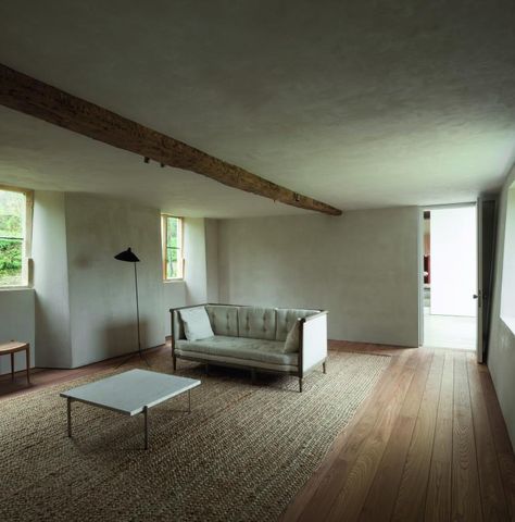 Home Farm is architect John Pawson's holiday retreat in a village in the Cotswolds Home Farm, John Pawson, Peaceful Living, Timeless Interiors, Island Decor, Scandinavian Living, The Cotswolds, Sustainable Architecture, Design Museum