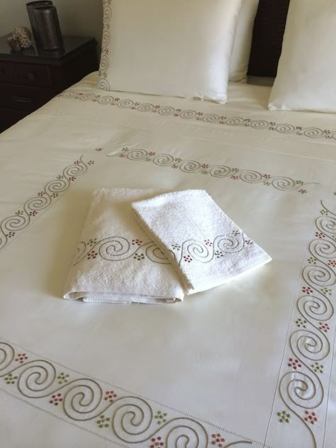 Hand Embroidery Bed Sheets, Hand Embroidered Bedding, Bedsheet Embroidery Design Handmade, Bedsheet Painting Designs Bed Sheets, Hand Embroidery Bedsheet Designs, Bed Sheet Embroidery Design, Bedsheet Embroidery, Embroidered Bedsheets, Hand Embroidered Bedspread