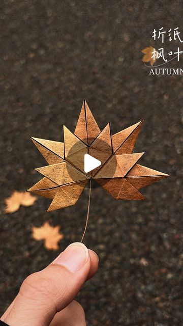 How To Make Maple Leaf With Paper, Forest Paper Craft, Fall Paper Crafts For Adults, Origami Pinecone, Paper Strips Crafts, Paper Leaf Craft, Leaf Paper Craft, Autumn Paper Crafts, Folding Paper Crafts