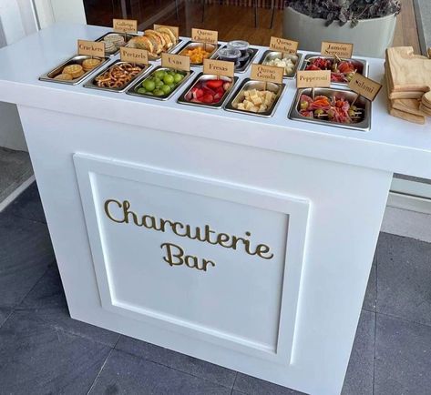 Snack Bar Cart Party, Food For Events, Cupcake Cart, Catering Business Ideas, Snack Cart Business, Charcuterie Mobile Bar, Charcuterie Cart Ideas, Charcuterie Board Cart, Fruit Bar Wedding