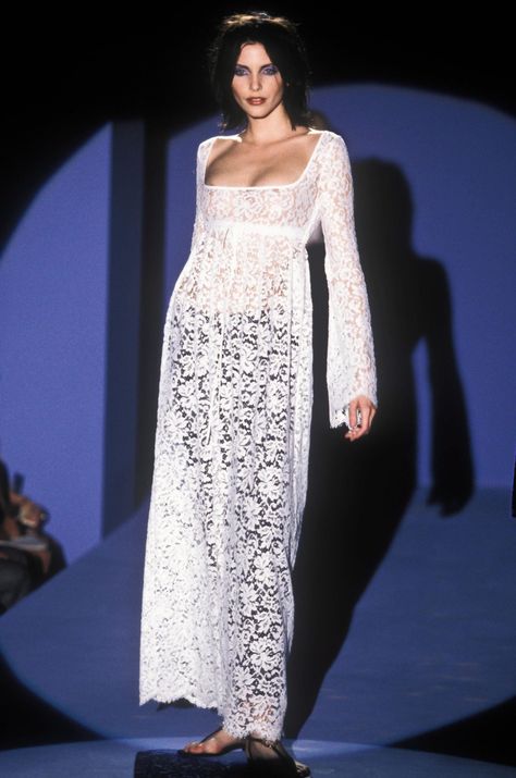 White Lace Gown, 1960’s Fashion, Tom Ford Gucci, Gucci Runway, Nadja Auermann, Yves Klein, Gucci Spring, 1990s Fashion, Suit Dress