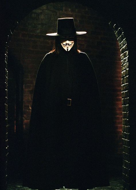 V Pour Vendetta, V For Vendetta 2005, Ideas Are Bulletproof, Hugo Weaving, Wearing A Mask, Septième Art, V For Vendetta, Guy Fawkes, Love Movie