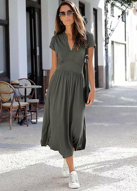 Revealing Outfits, Emerald Dresses, Maxi Dress Collection, Midi Dress Casual, Midi Short Sleeve Dress, Green Midi Dress, Trendy Dresses, Dress Collection, Day Dresses