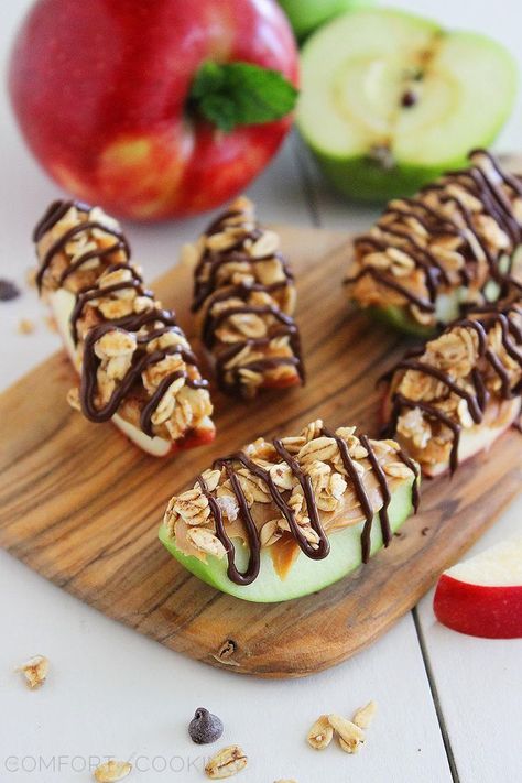 Chocolate-Peanut Butter Granola Apple Bites Apple Bites, Power Snacks, Apple Bite, Peanut Butter Granola, God Mat, Snacks Saludables, حلويات صحية, Think Food, Deilig Mat