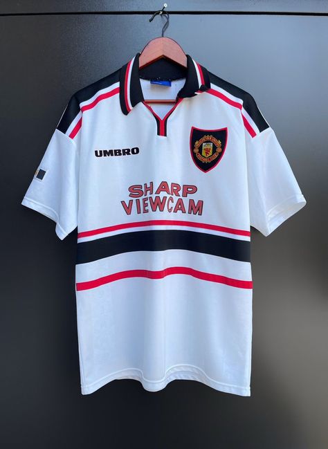 MANCHESTER UNITED 1997/1999 FOOTBALL SHIRT JERSEY AWAY UMBRO Man United Vintage Jersey, Manchester United Retro Jersey, Manchester United Jersey Outfit, Man United Jersey, Block Core, Retro Football Jersey, Vintage Football Jersey, Manchester United Jersey, Manchester United Shirt