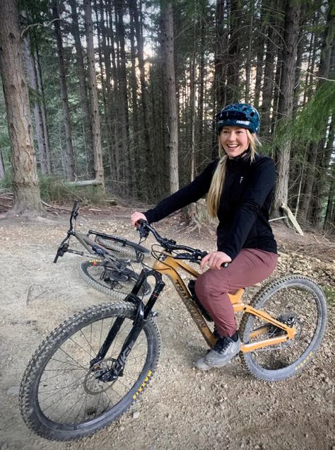 Mountain Bike Women’s Outfit, Mountain Biking Women Outfits, Mountain Bike Outfit Woman, Mtb Aesthetic, Mountain Biking Aesthetic, Biking Outfit Women, Mountain Climbing Outfit, Mtb Outfit, Fall Branding