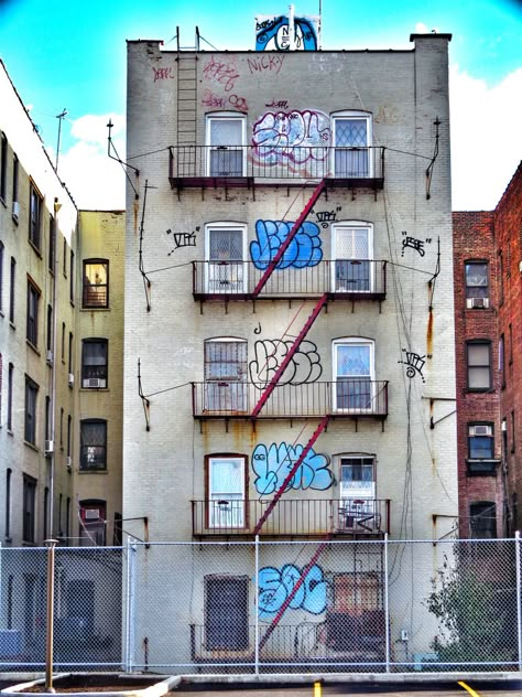 Air-shafted apartment buildings with fire escapes and graffiti in the Bronx, NYC Graffiti On Buildings, Atlanta Graffiti, Graffiti Building, Bronx Graffiti, Bronx House, Bronx Apartment, Building Tattoo, Watercolor Graffiti, Hannah Design