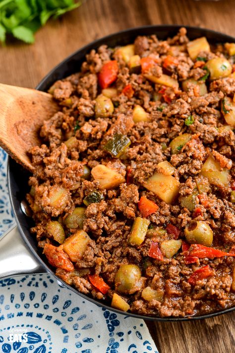 Cuban Beef Picadillo - a delicious hearty ground beef Cuban inspired recipe with flavoursome spices, potatoes, vegetables, olives and sultanas. #Cuban #picadillo #olives #beef #slimmingworld #weightwatchers #glutenfree #dairyfree Bonito, Ground Bison Recipes, Cuban Beef, Cuban Picadillo, Beef Picadillo, Bison Recipes, Colombian Recipes, Picadillo Recipe, Potatoes Vegetables