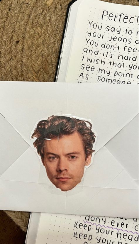 Harry Styles Birthday Gifts Diy, Harrys House Gifts, Harry Styles Fan Gift Ideas, Gifts For Harry Styles Fans, Harry Styles Diy Gift, Harry Styles Themed Gifts, Diy Harry Styles Gifts, Harry Styles Fan Aesthetic, Harry Styles Gift Ideas Diy