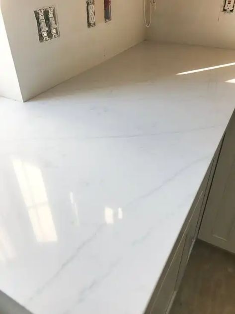 Eternal Statuario by Silestone Kitchen Worktop, Updated Kitchen, Outdoor Kitchen Countertops, Quartz Kitchen Countertops, Quartz Kitchen, White Quartz Countertop, Kitchen Counters, Kitchen Redo, Counter Top