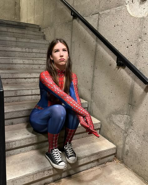 happy spooky season | Instagram Team Halloween Costumes, Aesthetic Halloween Costumes, Spiderman Halloween Costume, Gay Halloween Costumes, Marvel Halloween Costumes, Spider Man Cosplay, Happy Spooky Season, Badass Halloween Costumes, Spiderman Girl