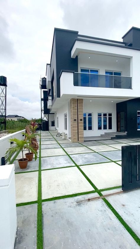 Kingspath Property on Instagram: “LUXURY CONTEMPORARY 5 BEDROOM DETACHED DUPLEX FOR SALE ‼️‼️ Location :📍2nd Toll gate Lekki, Lagos Price: N150M Features: All rooms en-…” Luxury Duplex House Design, Duplex Interior Design, Toll Gate, Duplex For Sale, Affordable House Plans, Duplex Design, Best Modern House Design, Building Plans House, Duplex House Plans